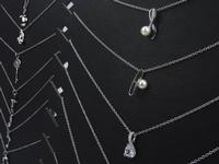 Wunderschöne, hochwertige Design Halsketten der Marke Caster Jewelry